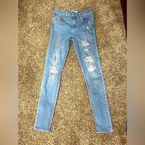 Levi’s distressed skinny Jean